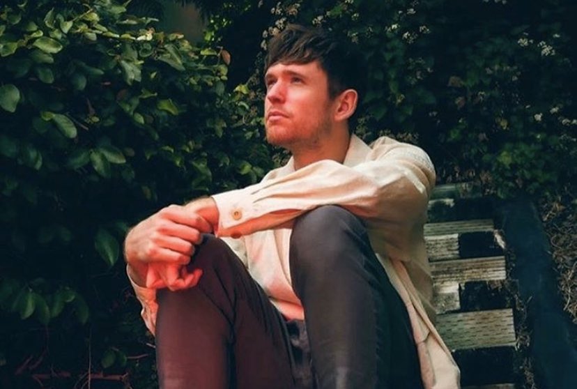 new_branches's tweet photo. James Blake is releasing the official cover of Frank Ocean’s ‘Godspeed’ tonight on all streaming services https://t.co/9sYL59KrNk