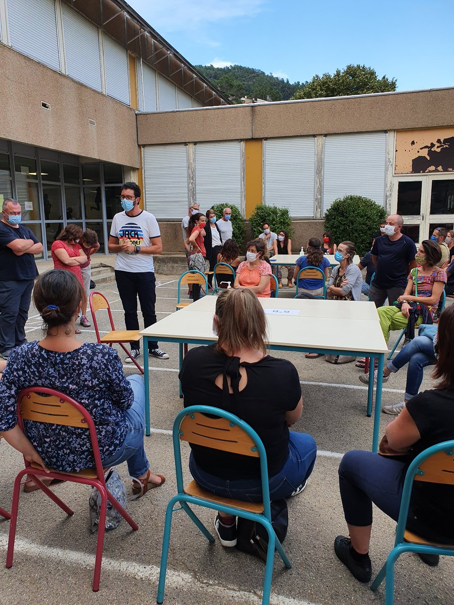 Rencontre parents professeurs pour les classes de 6ème du collège de l'Eyrieux. Dans le respect des consignes sanitaires.