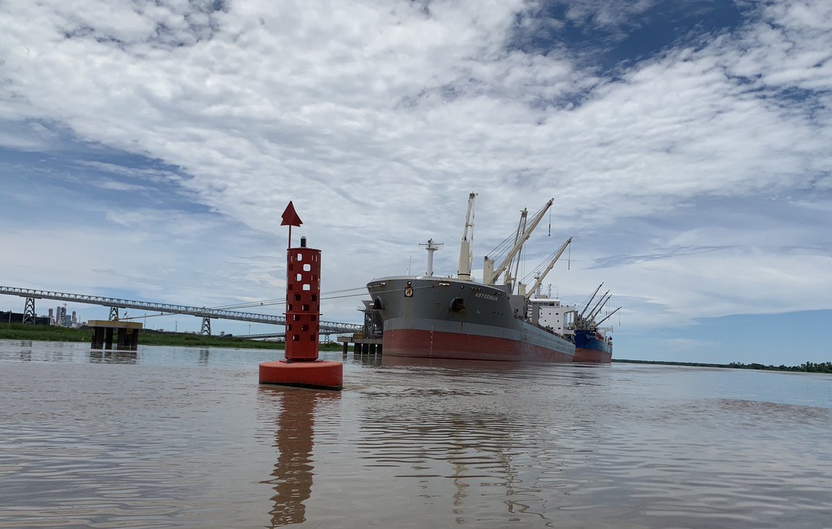 asoportuaria's tweet photo. Así necesitamos ver nuestros puertos; con actividad y dinámica, prestando servicios logísticos que impulsen y reactiven la economía de la ciudad y del país. De ahí la importancia de garantizar las condiciones de navegabilidad en todo el canal https://t.co/Kq24oQnt02