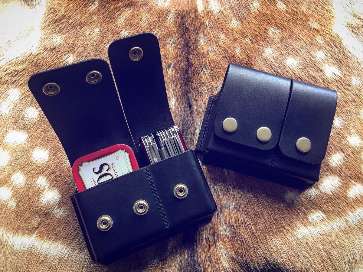 PDBushcraft's tweet image. My latest custom pieces.. dual compartment pouches for the Victorinox Swiss Champ and an Altoids tin for Survival equipment.