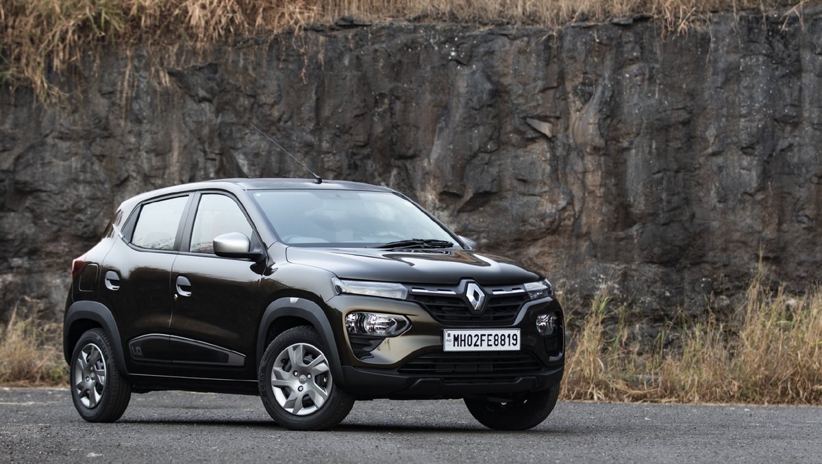 CarWale's tweet photo. With a significant improvement in car sales in August, almost all segments registered positive growth, except for the segment like premium SUV/luxury sedan that witnessed a drop by 16 & 39 per cent. Details here - https://t.co/7V7RNuJ7ns
#CWNews #Sales #AugustSales #CarSales https://t.co/hVUc8JmE12