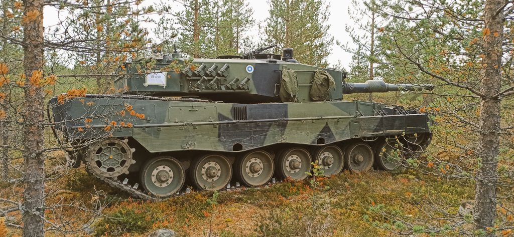 VYKS:n panssarintorjunta ja panssari.
NLAW ja Leopard 2 A4 #Lappi220 #paikallispuolustus #panssarivaunu