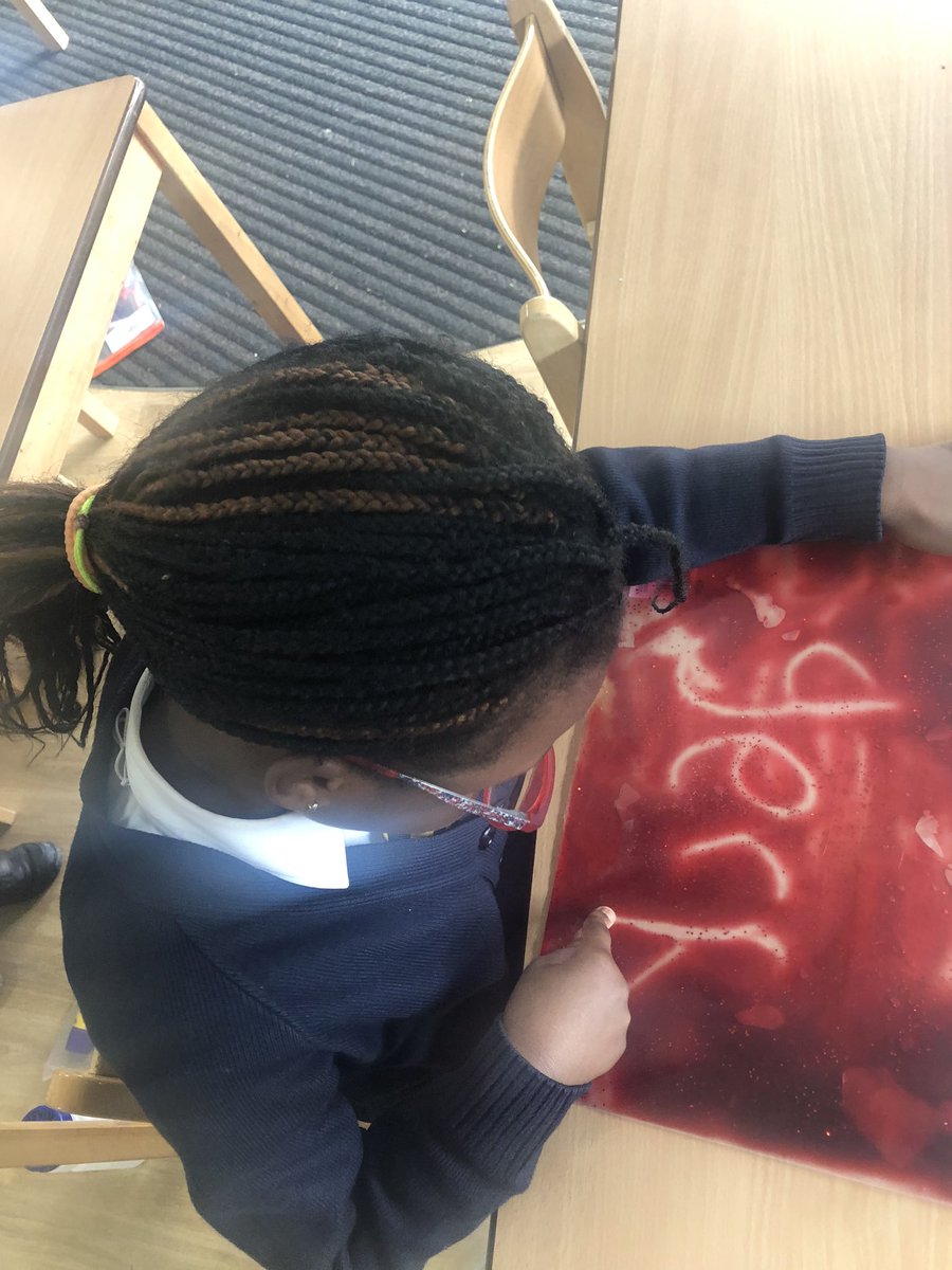 CroxtethCleaver's tweet photo. Y1/2 have been practicing writing alien words in magic gel.🔠🐸 #LinkedProvision #Phonics @CroxtethC @RainbowEduMAT https://t.co/8E7m3Gw025