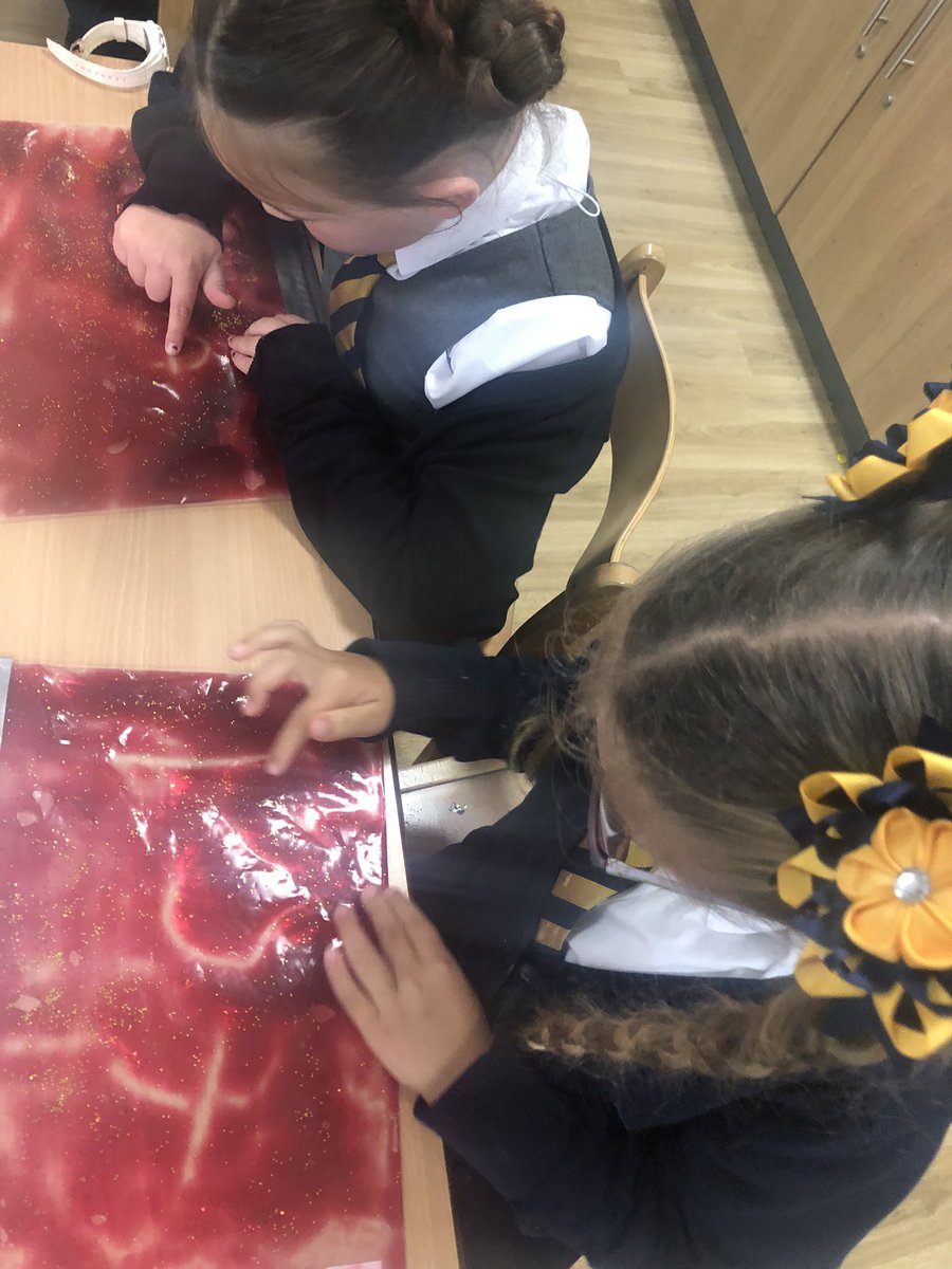 CroxtethCleaver's tweet photo. Y1/2 have been practicing writing alien words in magic gel.🔠🐸 #LinkedProvision #Phonics @CroxtethC @RainbowEduMAT https://t.co/8E7m3Gw025