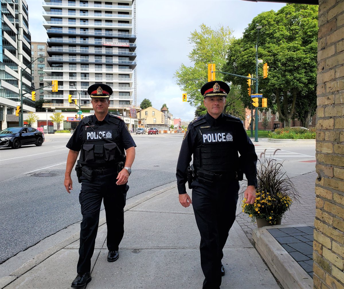 lpsmediaoffice's tweet photo. A beautiful day for walk downtown to chat with fellow Londoners. LPS Chief @S_Williams001 and Superintendent @BillMerrylees ran into @ldnpoliceboard @MaureenPCassidy on their travels! #LdnOnt #Communitypolicing https://t.co/rfcH3ykfUU