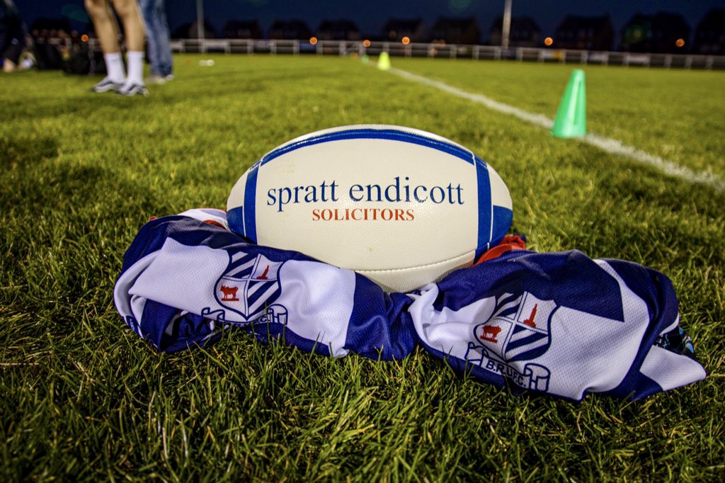 BanburyTouch's tweet photo. Had a great evening playing in our first friendly, since Covid struck, against one of our close neighbours last night! How cool is this touch-specific rugby ball made for us by @webbellis_rugby!? @o2touch @BanburyRUFC @se_law #touchrugbyfam #touchrugby #suchistouch https://t.co/Goyc5RoifE