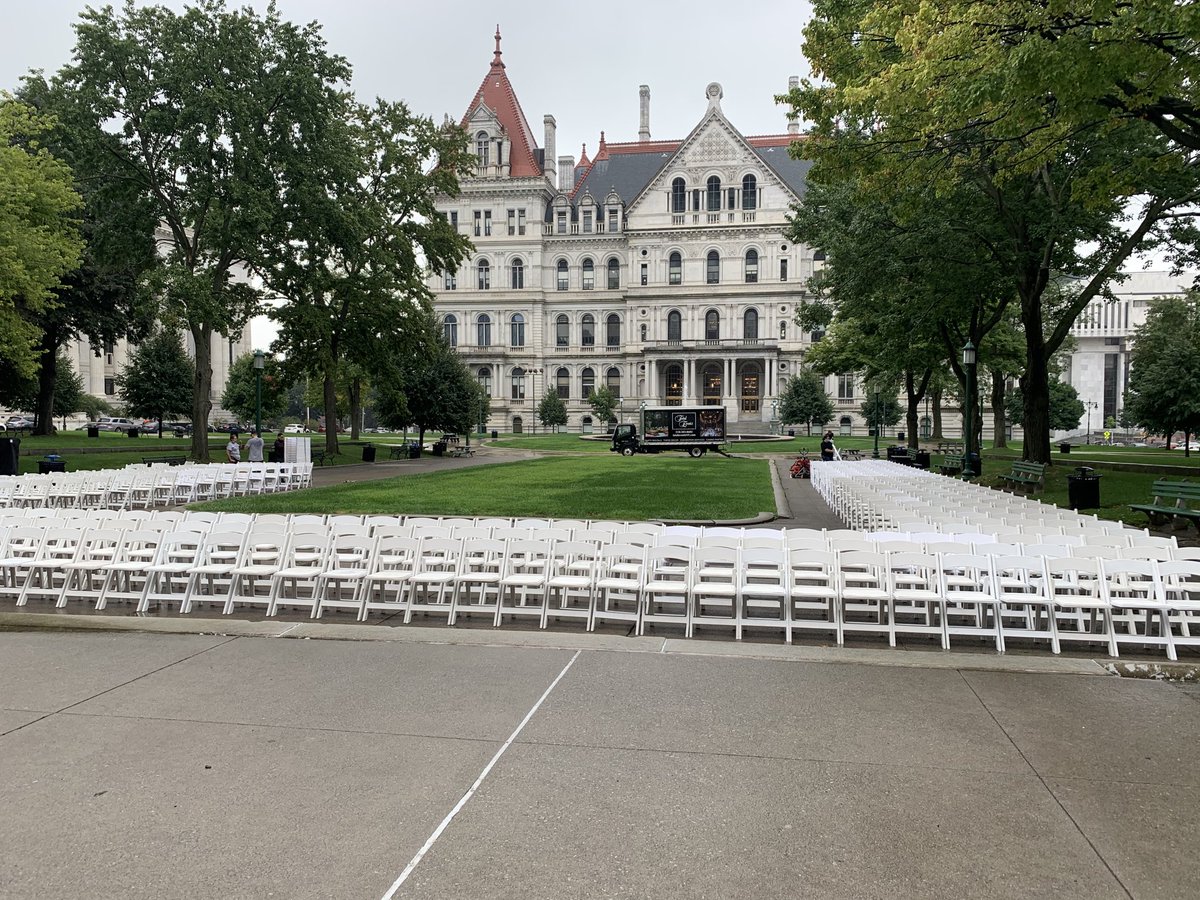 alir13's tweet image. ⁦@NYSUT⁩ ⁦@AndyPallotta⁩ setting up the chairs for our 4pm virtual rally. Fund Our Future- Stops the Cuts!