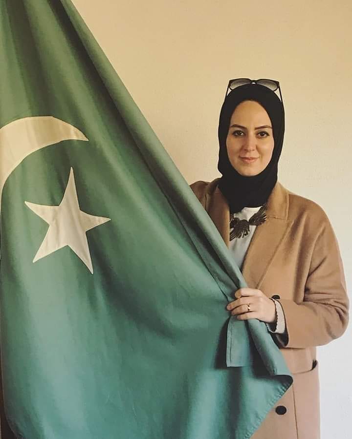 TurkiyeUrdu_'s tweet photo. سلطنت عثمانیہ کے خاندان کی پاکستان سے محبت
سلطنت عثمانیہ کے خلیفہ عبدالحمد ثانی کی پوتی پاکستان کی محبت کی اسیر
سلطان عبدالحمید ثانی کی پوتی پاکستان سے محبت کرتی ہیں۔ انہوں نے پاکستان کے پرچم کے ساتھ ایک تصویر شیئر کی۔ https://t.co/XFBTDPgLaT