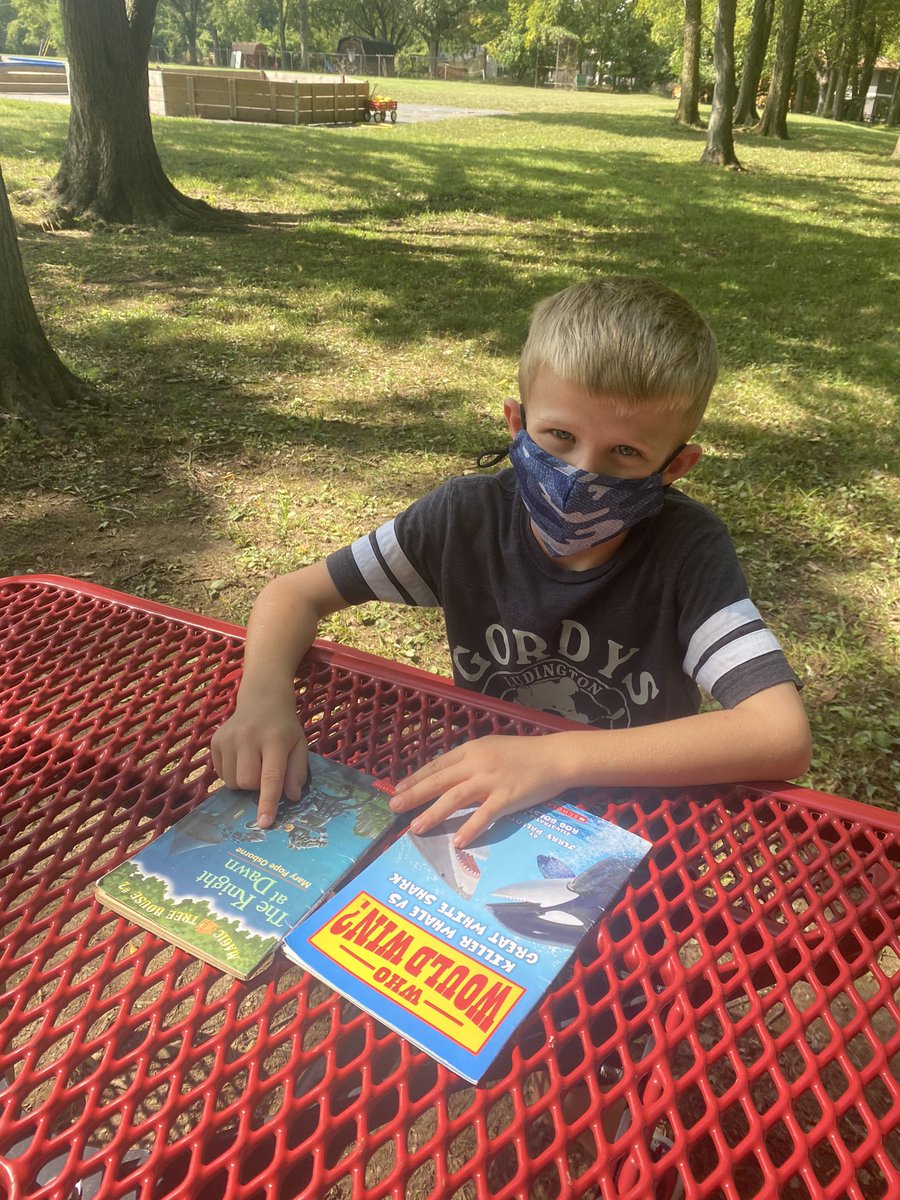 kayleyheeter's tweet photo. Getting outside today to (socially distance) independent read under the trees 📚🌲☀️ @RidgewoodES https://t.co/trtGL6Nx5w