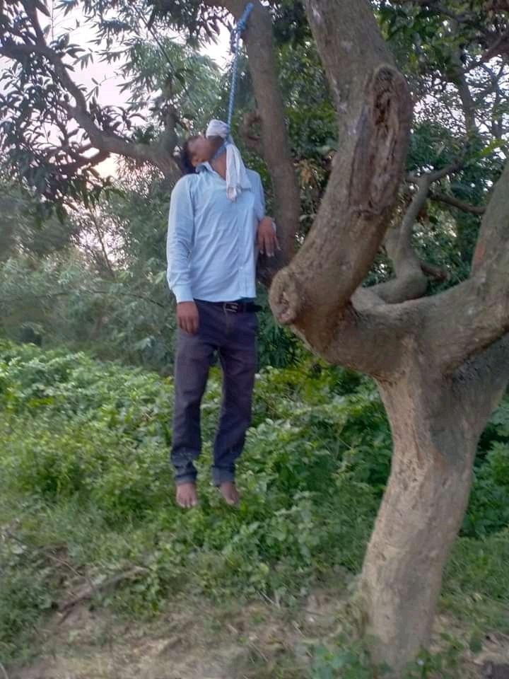 Gybmonupratapga's tweet image. महोदय @dgpup  सुल्तानपुर में क ग्राम-कटघर चिरानी पट्टी तहसील कादीपुर निवासी की हत्या करके इनके ननिहाल करौंदी कला के पास डेड बॉडी को पेड़ से लटका दिया गया है, @Uppolice कृपया उक्त मामले में जांच कर आवश्यक कार्यवाही करने की कृपा की जाय,अवगत भी कराएं। @News18UP @ANI @GYouthBrigade