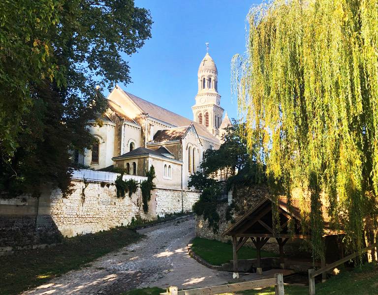 OTChatellerault's tweet photo. 😍 Sissi l'Ambassadrice vous fait découvrir les pépites #Patrimoine du village Les Ormes. Y compris de l'inédit 👉 https://t.co/TFoGPJZd9l
#grandchatellerault #vienne86 #chatelleraulttourisme #histoire #botanique #rodolphesalis #lechatnoir #relaisdeposte #monumenthistorique https://t.co/26eZu3HXbI