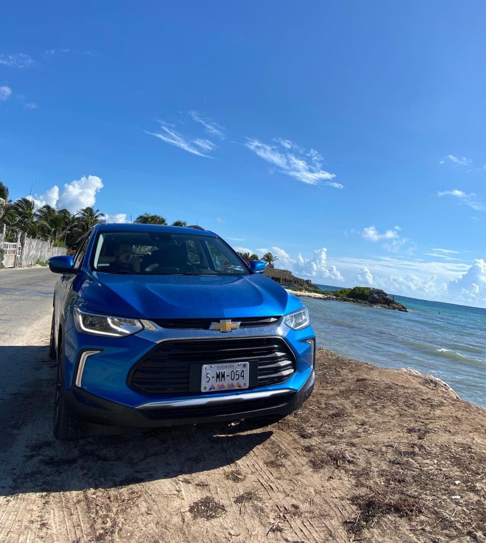 AutosyMas's tweet photo. Hacemos  #CarpoolKaraoke 🎤 en nuestra #ChevroletTracker usando el Android Auto y Apple CarPlay, también cuenta con una pantalla táctil de 8”, tenemos conexión WI-FI para 7 dispositivos y cargador inalámbrico...comodidad y entretenimiento en este #TRACKERTRIP 🙌🏼 @ChevroletMexico https://t.co/1DMsHT19iE
