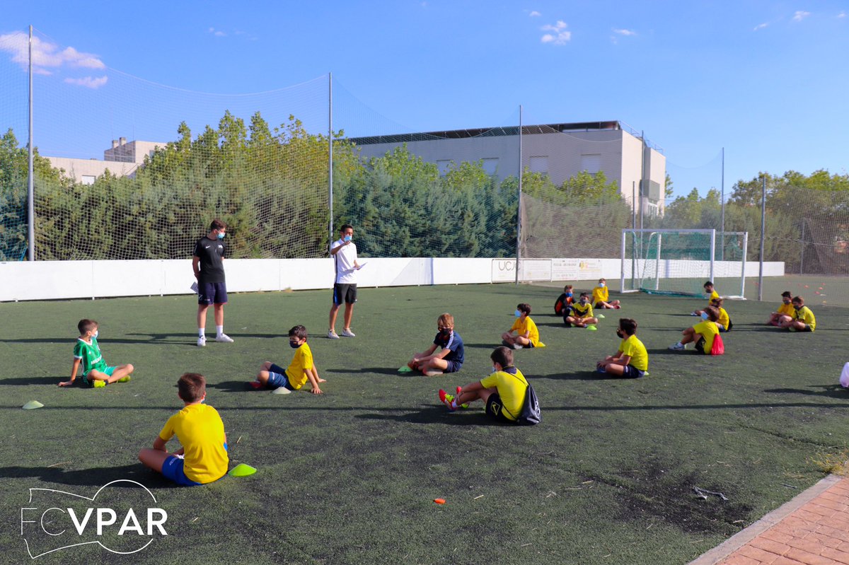 FCVPAR's tweet photo. 📸 ESCUELA ⚪️🔵

Hoy hemos tenido la presentación de las categorías Benjamín y Alevín.

¡Qué alegría volver a veros en el campo! 

#ViveLaPARDIMANIA ⚽️💙 https://t.co/ondXpIr0iE