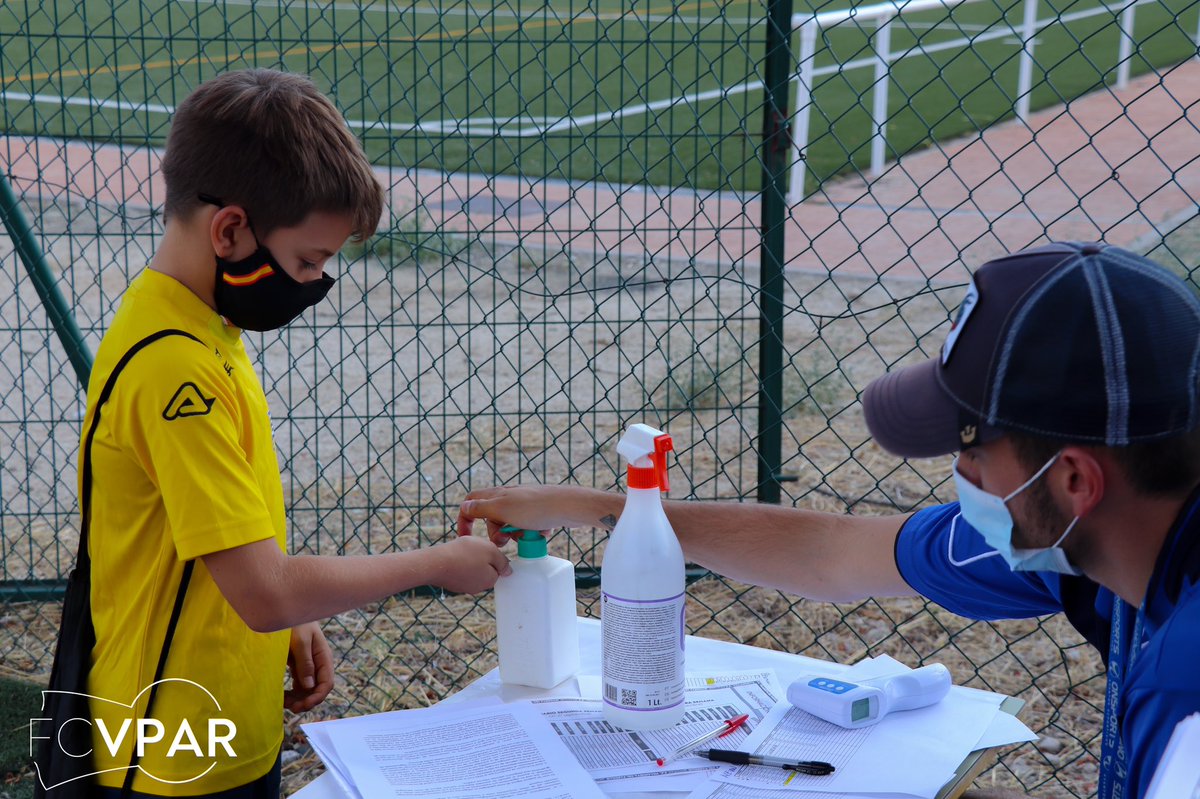 FCVPAR's tweet photo. 📸 ESCUELA ⚪️🔵

Hoy hemos tenido la presentación de las categorías Benjamín y Alevín.

¡Qué alegría volver a veros en el campo! 

#ViveLaPARDIMANIA ⚽️💙 https://t.co/ondXpIr0iE