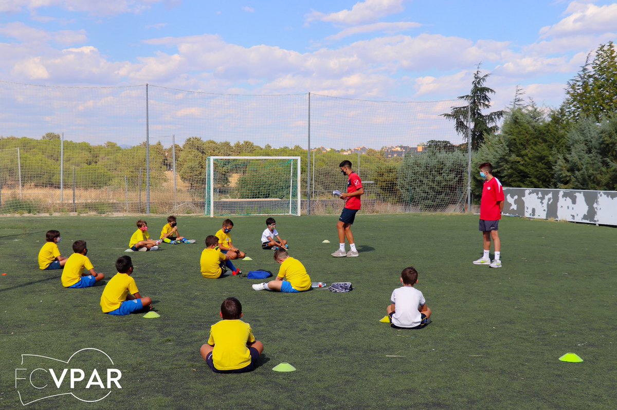 FCVPAR's tweet photo. 📸 ESCUELA ⚪️🔵

Hoy hemos tenido la presentación de las categorías Benjamín y Alevín.

¡Qué alegría volver a veros en el campo! 

#ViveLaPARDIMANIA ⚽️💙 https://t.co/ondXpIr0iE