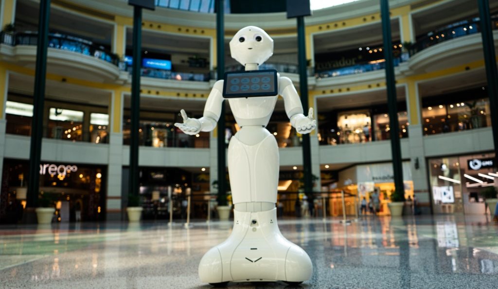 InsiderDn's tweet photo. Olha o Robô. Como o Colombo quer tornar a experiência de compra mais emocional. https://t.co/kJGMA0LrRZ https://t.co/Ghq3gBjFZ9