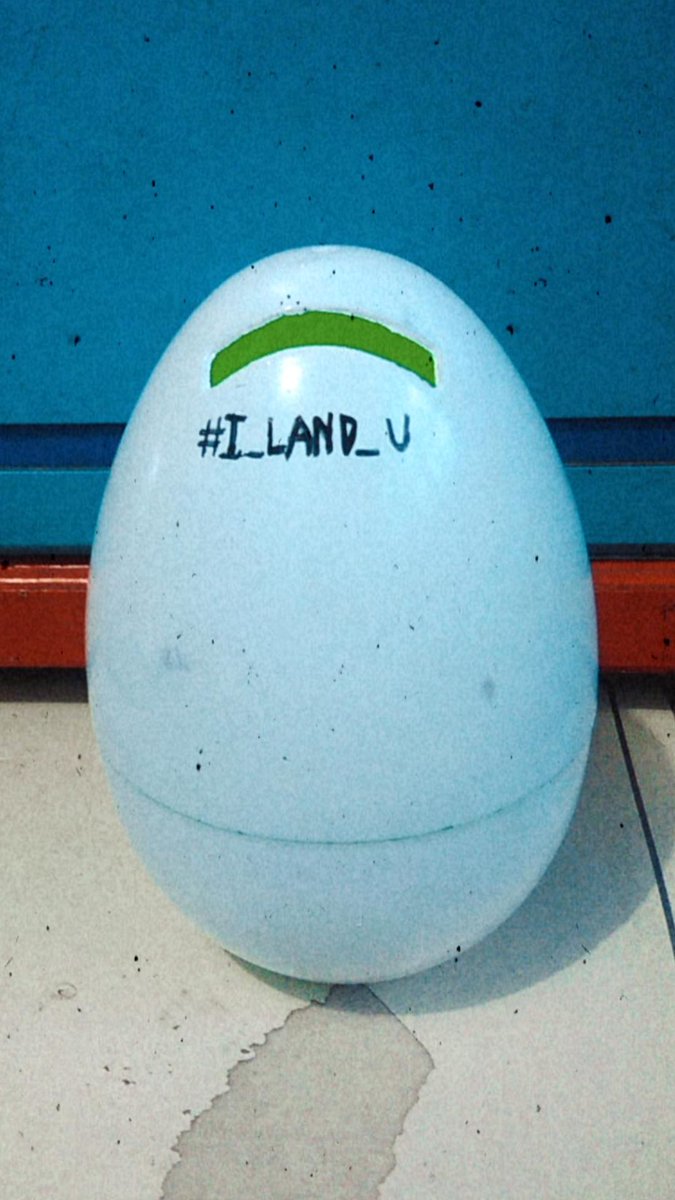 sueewokhoon's tweet photo. I made my own saving box of iland !! It wasn't easy as i imagined but it's worth it 😌 #ILAND #savingbox https://t.co/81hqN7FIH8