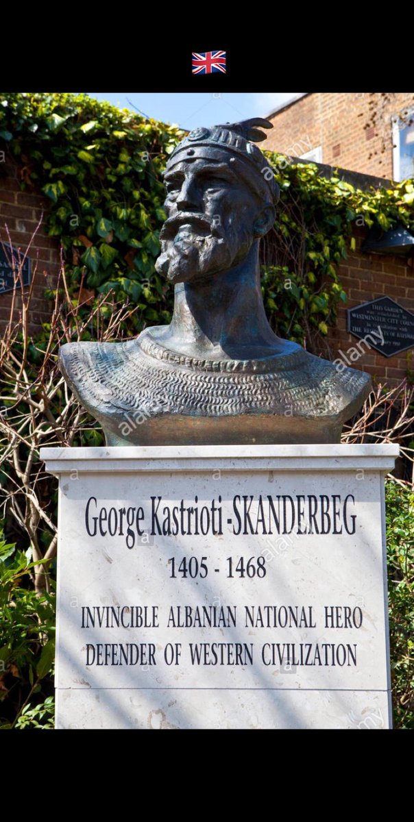 à Genève en Suisse au Siège de l’OMC une statue lui est consacré, mais on peut également trouver des bustes du héros Albanie à Rome, à Londres, à Bruxelles, en Europe ainsi que naturellement en Albanie au Kosovo et en Macédoine du Nord.