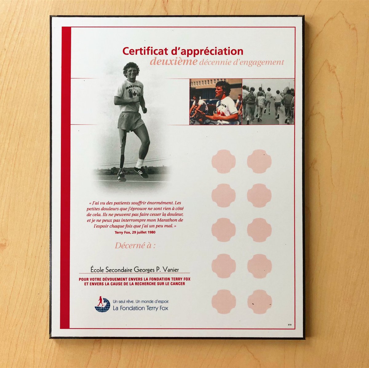 ES_GPVA's tweet photo. L’école @es_gpva à reçu un certificat d’appréciation pour sa deuxième décennie d’engagement envers la cause de Terry Fox, grâce au travail de  Michel Seguin. #terryfox #fondationterryfox #terryfoxfoundation https://t.co/qUeuWBzPtM