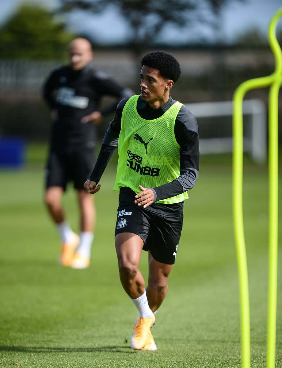 Jamal_lewis1's tweet photo. Training prep ⚽️ who’s excited for opening weekend 🙋🏾‍♂️ https://t.co/73ZOSVkXoA