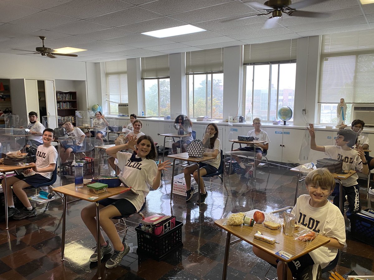 OLOL_Resource's tweet photo. Desk shield lunchtime on a rainy day! ⁦@OLOL_7500Pearl⁩ 7th graders are so happy to be back together again. ⁦@ADWCathSchools⁩ #onlyatOLOL https://t.co/vQIZEg2whZ