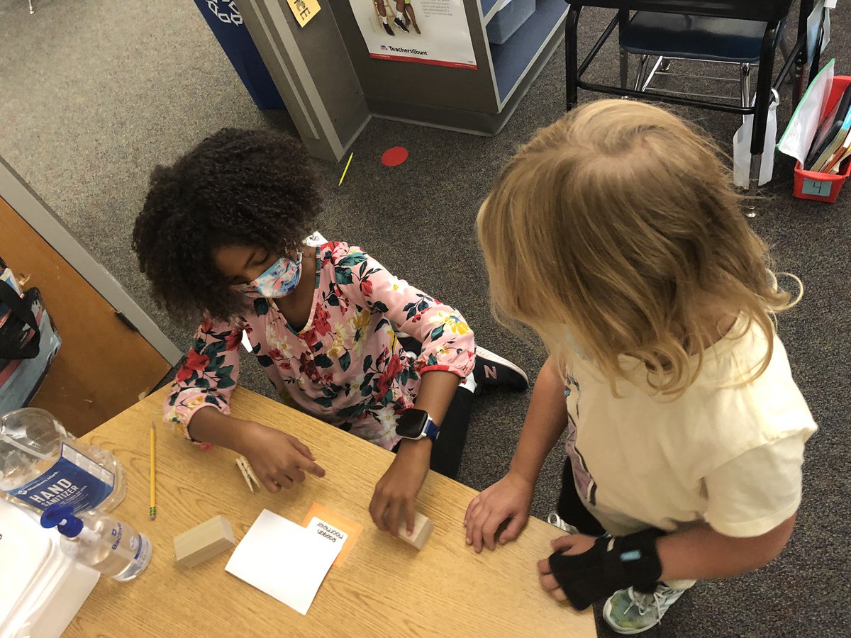 Sulzman3rdGrade's tweet photo. We got to put our #scientistskills to the test today with #amplifyscience #balancingforces @sandoztigers https://t.co/wAc59Azsu3