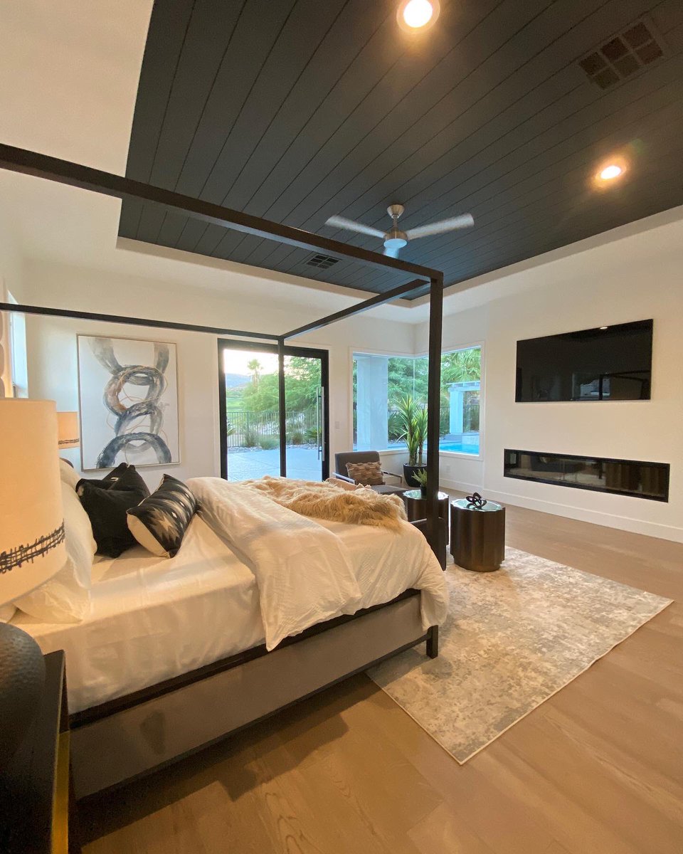 Scott_Yancey's tweet image. BiG Transformation Thursday‼️
Before &amp;amp; After pics of my latest renovation
staged by👉 @intuitivesolutionshomestaging 
#renovation #remodel #realestate #golf #vegas #lasvegas #pool #entrepreneur #homestaging #stagingvegas #flippingvegas #flip #beautiful #bellavistawindowsanddoors