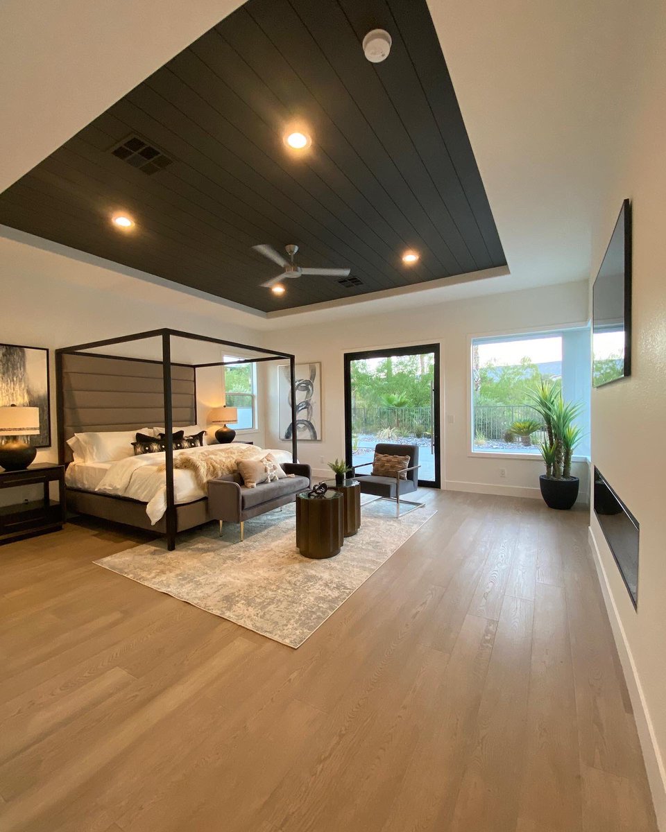 Scott_Yancey's tweet image. BiG Transformation Thursday‼️
Before &amp;amp; After pics of my latest renovation
staged by👉 @intuitivesolutionshomestaging 
#renovation #remodel #realestate #golf #vegas #lasvegas #pool #entrepreneur #homestaging #stagingvegas #flippingvegas #flip #beautiful #bellavistawindowsanddoors