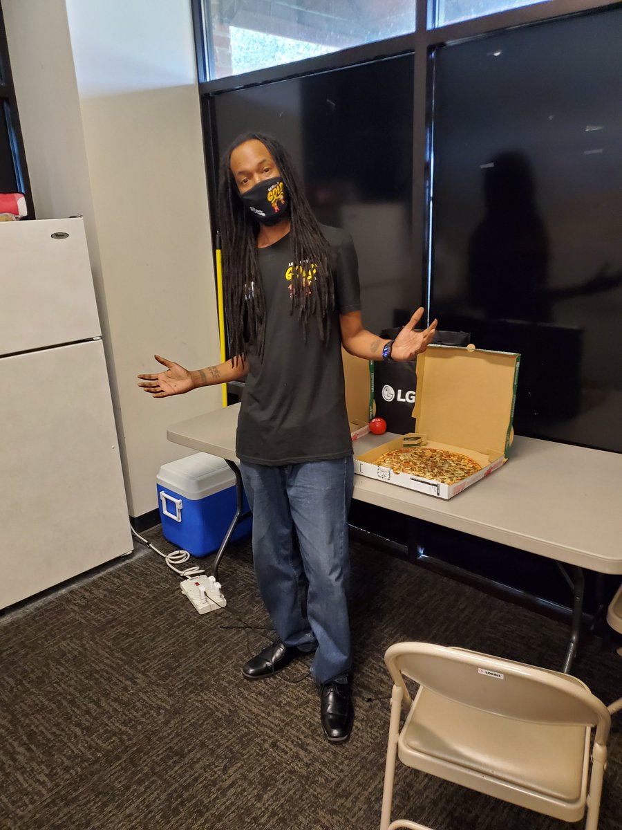 Thanks to Alfred at the Fayetteville, GA <a href="/ATT/">AT&T</a> store for diligently selling #VELVET devices (and repping our LG swag). Enjoy the pizza lunch and thank you for your hard work!