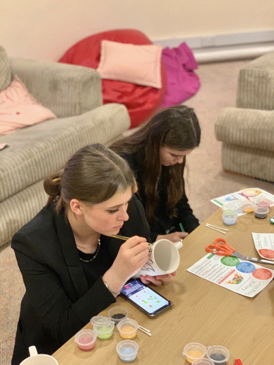 Msj_Boarding's tweet photo. Poulton have been getting creative with some mug painting. #induction #startofterm #iloveboarding https://t.co/IvmVlRVfRP
