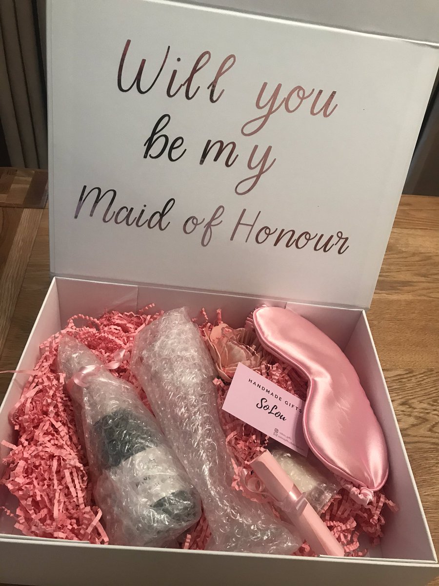 MsNiamhBrady's tweet photo. Came home to this beautiful gift from my sister. Absolutely blown away by it! Then to be told it was created by same sister &amp; she’s set up her own business 🥰 So proud! https://t.co/iTktodK6U1 Insta: @solou_gifts #ProposalBoxes #PersonalisedGifts #weddings https://t.co/20iwIIAXs9