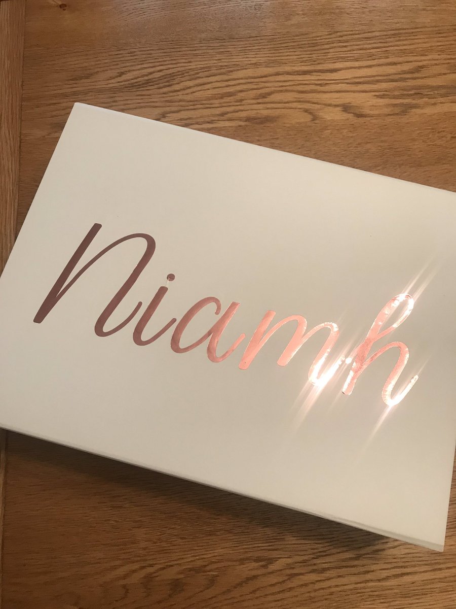 MsNiamhBrady's tweet photo. Came home to this beautiful gift from my sister. Absolutely blown away by it! Then to be told it was created by same sister &amp; she’s set up her own business 🥰 So proud! https://t.co/iTktodK6U1 Insta: @solou_gifts #ProposalBoxes #PersonalisedGifts #weddings https://t.co/20iwIIAXs9