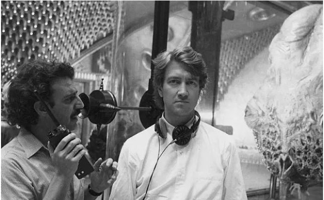 tecnodromo_pc's tweet photo. Cuando Lynch acabó de filmar Dune (1984) en los Estudios Churubusco, dejaron decorados. Años después y creyendo que se habían olvidado de ellos, en 1991 se utilizó para “Dos nacos en el planeta de las mujeres” filme intrascendente pero con decorados y escenografía de calidad https://t.co/e1leGnxeFz