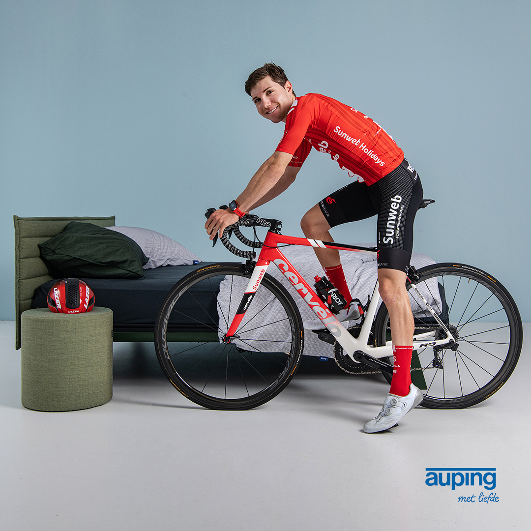 AupingNL's tweet photo. Wat een mega prestatie van @MarcHirschi, gefeliciteerd met deze mooie overwinning 🏆! Hij pakt de winst tijdens de twaalfde etappe van de Tour de France. Trots dat wij partner zijn van @TeamSunweb.  

#auping #teamsunweb #TDF2020 #metliefdevoordesport #sponsorvanderust https://t.co/E8QmTzFbco