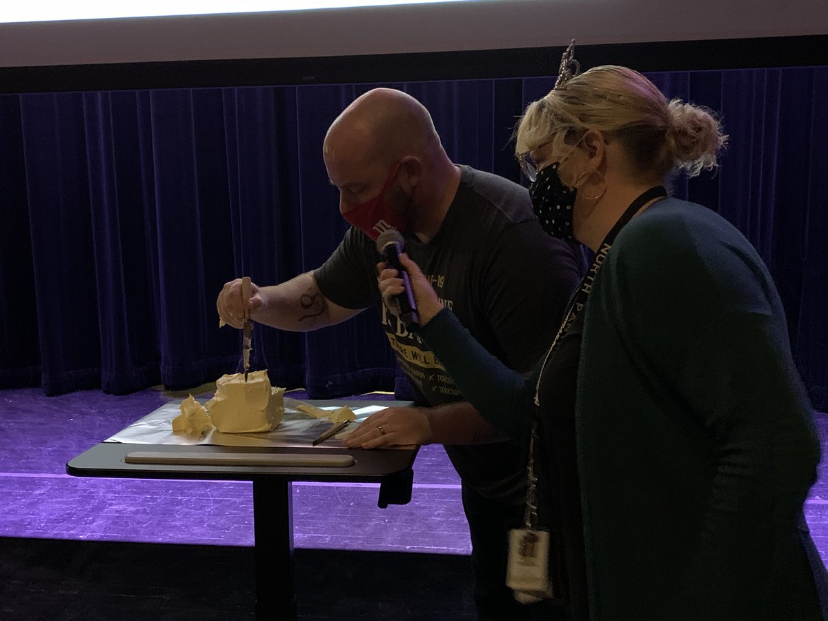 PrincipalBudde's tweet photo. The MN State Fair had nothing on our butter sculpture contest this morning!! No butter was harmed in this process! #princesskayofthemilkyway https://t.co/HdcJZlSwEX
