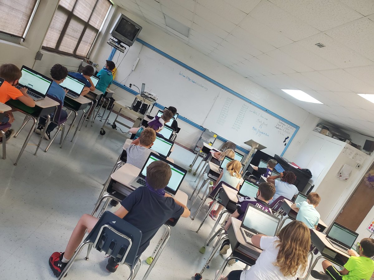 SchallMarla's tweet photo. 3rd grade working on our student surveys. https://t.co/QOTKp7aQw0