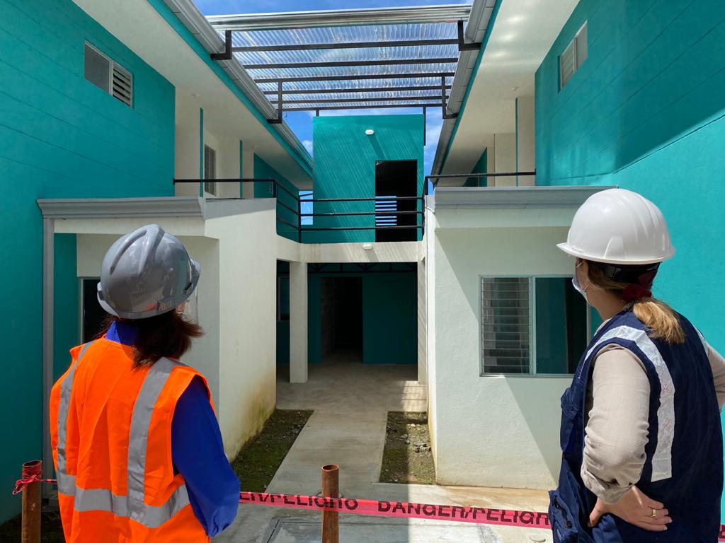 ClaudiaDobles's tweet photo. #CerrandoBrechas
Esta mañana inspeccionamos el Condominio “Fénix” en La Unión de Cartago.

Las 98 familias que lo habitarán han estado trabajando para embellecer el lugar, creando jardines y sembrando césped.

@MIVAHCR @banhvi @FUPROVI https://t.co/JmrQHzs0vG