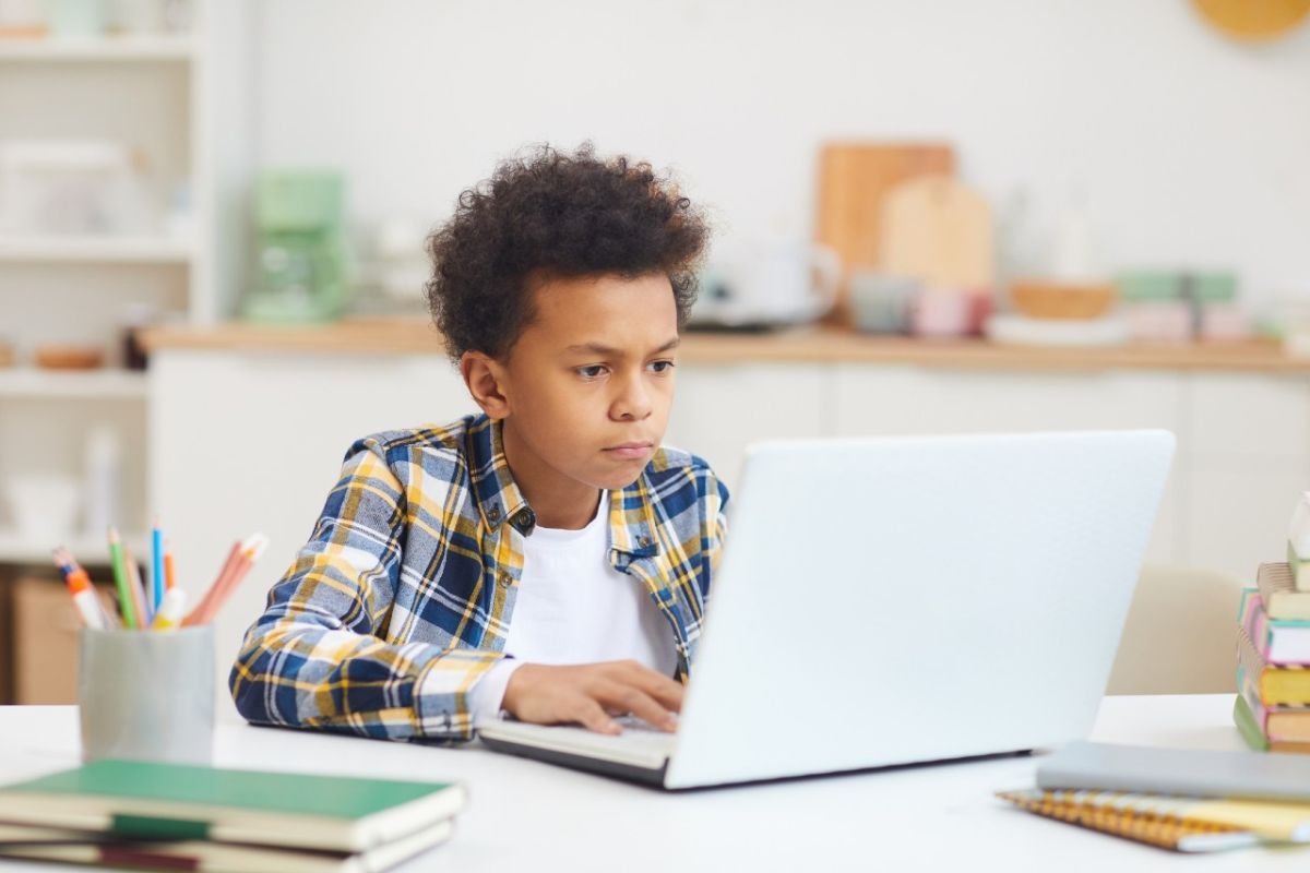 purplezaedu's tweet photo. Assessing students remotely is a challenge, although there are a multitude of best practices and tools to help.  Read the full article, https://t.co/DskP4Bi5QQ #ZAedu #assessment #remotelearning #teachers #articles #learning https://t.co/Aiisxu2FVW