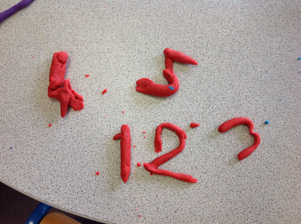 msgsvillehellio's tweet photo. @MHMternelle1 @22llc Tri lettres et chiffres, chiffres en pâte à modeler, jeu du serpent ! Les enfants ont bien accroché ! https://t.co/KmMDm6I8ck