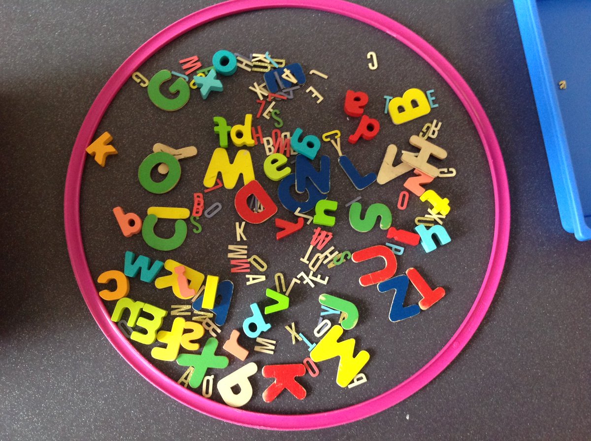 msgsvillehellio's tweet photo. @MHMternelle1 @22llc Tri lettres et chiffres, chiffres en pâte à modeler, jeu du serpent ! Les enfants ont bien accroché ! https://t.co/KmMDm6I8ck