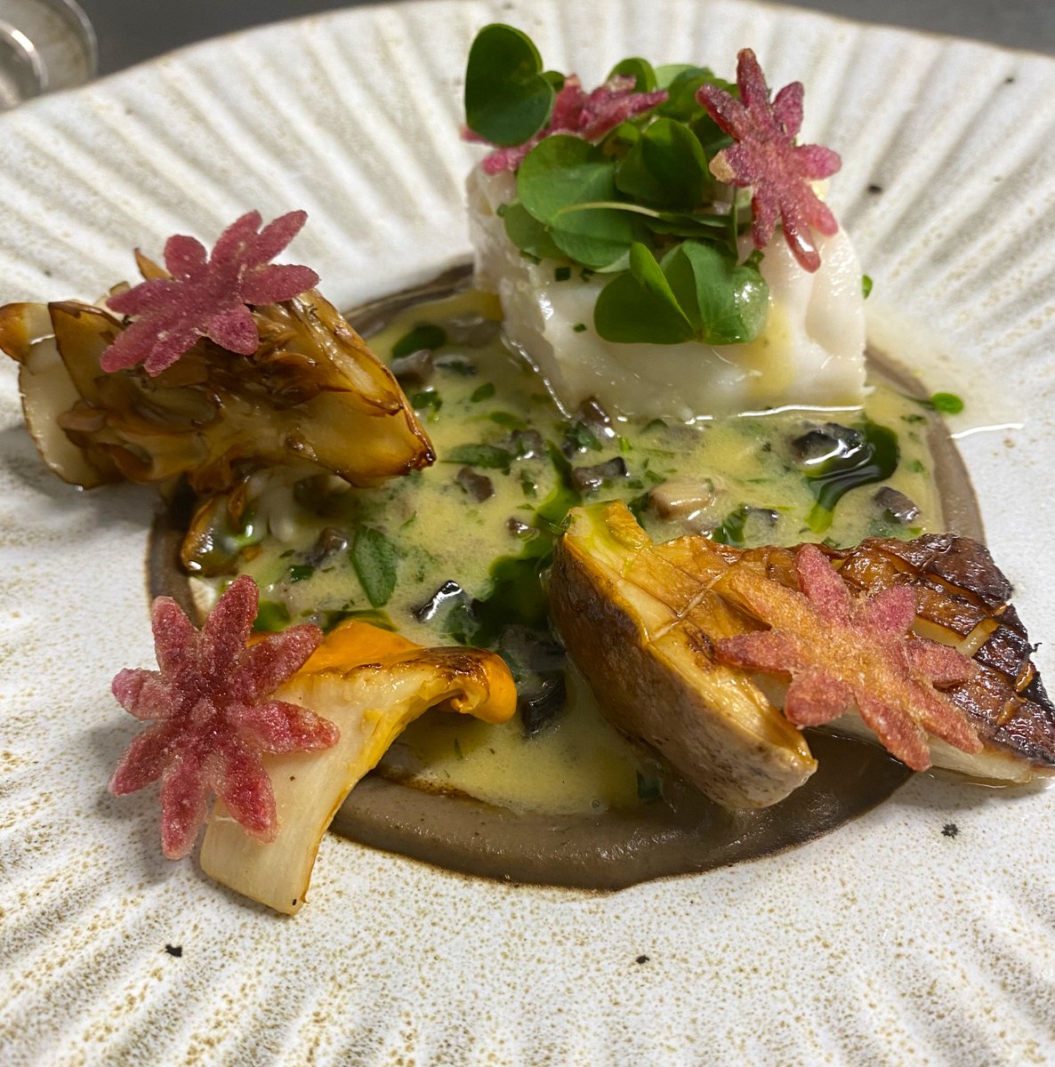 mrjayger's tweet photo. New monk dish tonight, slow cooked in brown butter, seasonal mushrooms, burgundy potato and Diane sauce. Oh my. It’s delicious. #eatscottish #eatlocal #earmorefish #thenewport https://t.co/BfCoYlgS2N