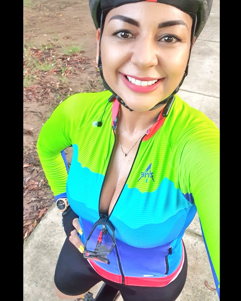 AndriuFM's tweet photo. #Sonríe, 😁 es la segunda mejor cosa que puedes hacer con tus labios 💋🥰😄

#Jueves dándole la vuelta al #AltoDeLaVuelta con el Dr. Peligro 🦋🙏👊💪 #44kms

#Valledupar #LaYDeLos💕 #LasRaices #ElAltoDeLaVuelta y cerramos con jugo de naranja 🍊 en @el_tazon_vup https://t.co/zxTpozmj5P