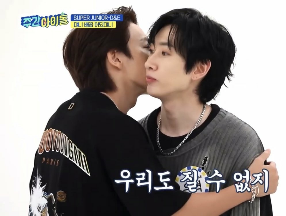 onlydalnim's tweet photo. who needs fanfics when we have donghae and hyukjae in real life https://t.co/RrXwN5jRYg