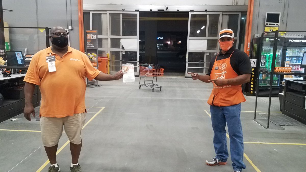 SefIbrahim1's tweet photo. This guy communicates effectively with our freight team ensuring both MET and D38 get the job DONE! Barry Wilson, thanks for your partnership and being a great communicator. Well deserved!
@SharptonDavid @Bryan_Weglage @MBrichantD87 @daniel_opene1 https://t.co/3wuEFzly8t