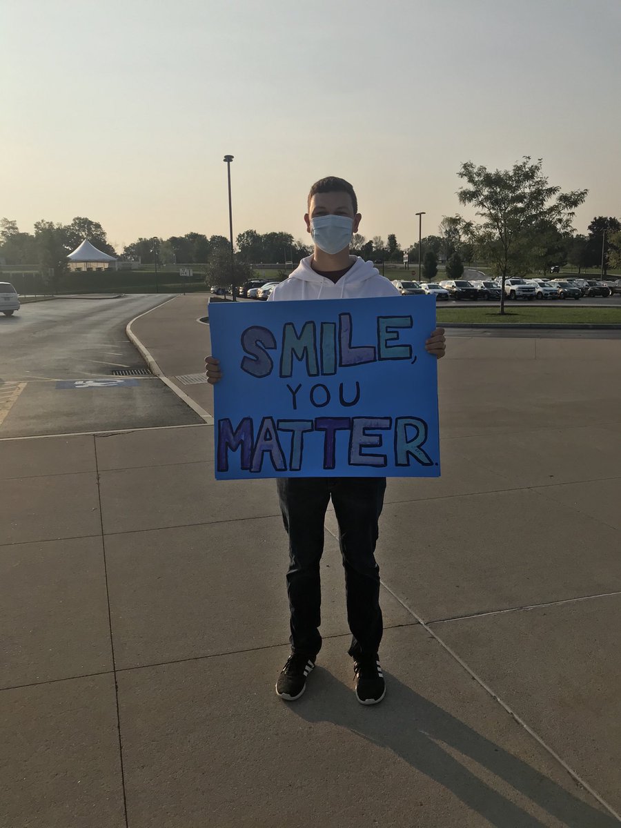 kellysattora12's tweet photo. This amazing young man from SUNY Geneseo and some of his friends stood out by our entrance with signs to welcome@our students back!! https://t.co/fY745pPcdC