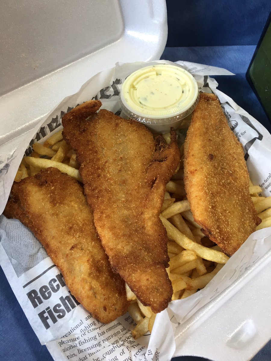 alexaclark's tweet photo. First: lunch from @bustersseacove (haddock &amp; chips) &amp; Churrasco of the @StLawrenceMkt (1/4 chicken and all the sides including their killer hot sauce)
#DayOff #LexGoFurther https://t.co/FLFMJ9Aths