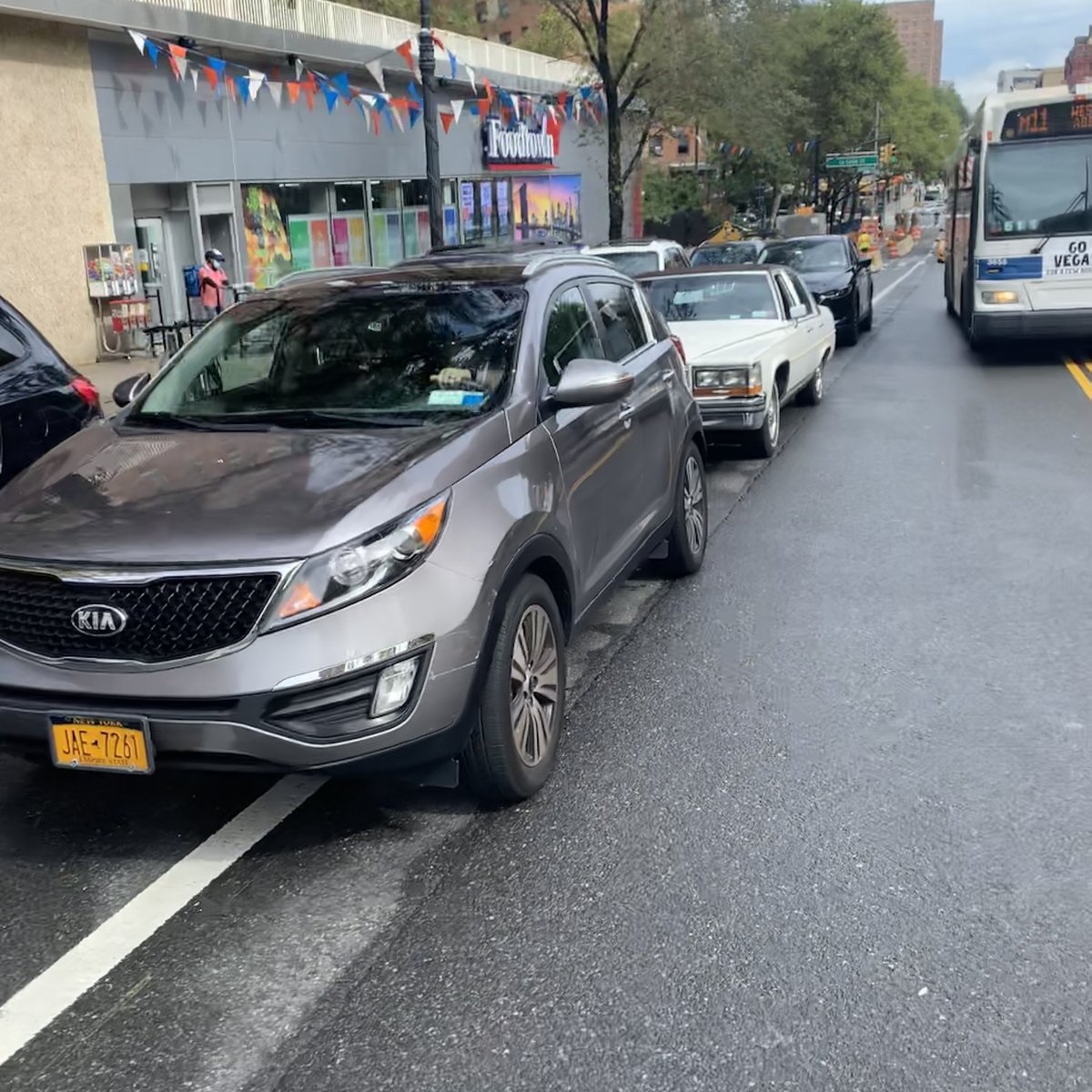 Sfoid's tweet image. New York really needs their own @steveWithaG to defend our bike lanes