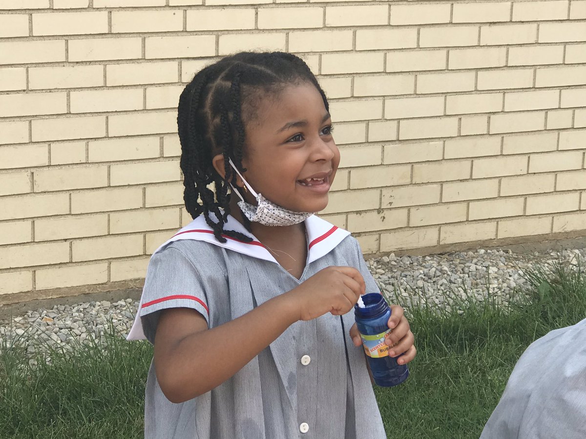 VizKindergarten's tweet photo. Finding joy with bubbles #BbWeek #WeAreVizLS #WeAreVizMontessori https://t.co/0HhUPhJHNI