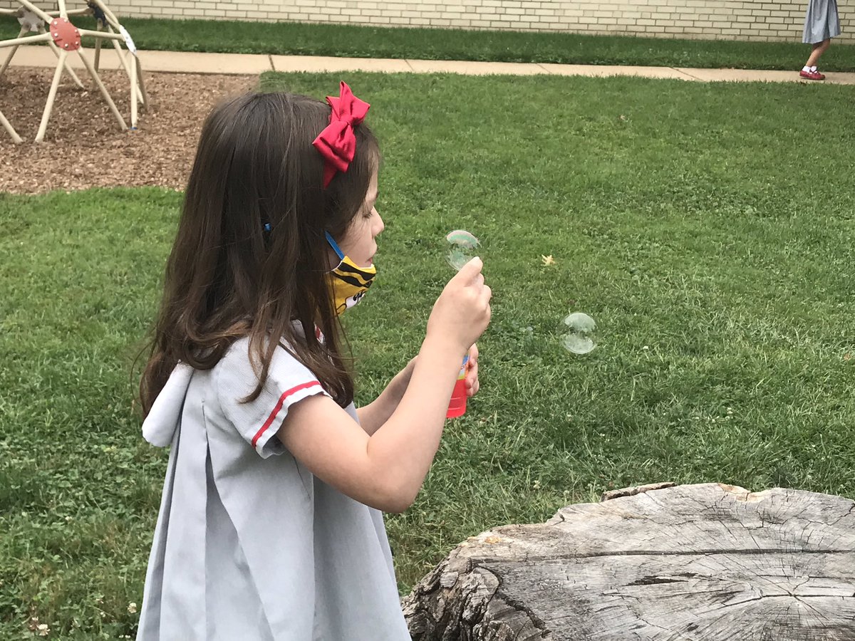 VizKindergarten's tweet photo. Finding joy with bubbles #BbWeek #WeAreVizLS #WeAreVizMontessori https://t.co/0HhUPhJHNI