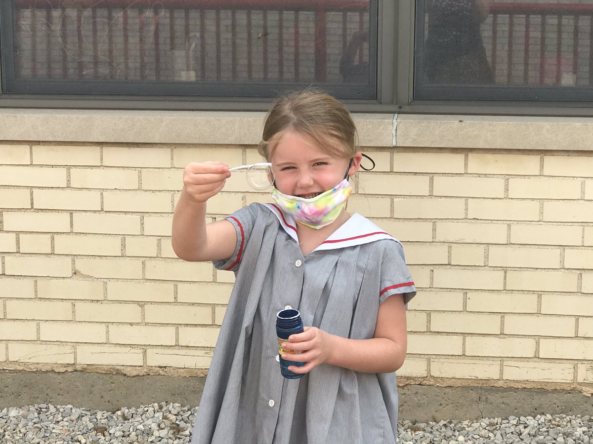VizKindergarten's tweet photo. Finding joy with bubbles #BbWeek #WeAreVizLS #WeAreVizMontessori https://t.co/0HhUPhJHNI